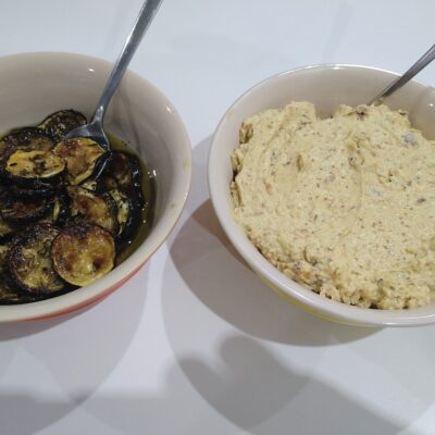 Datel-Feta-Dip und Zucchini